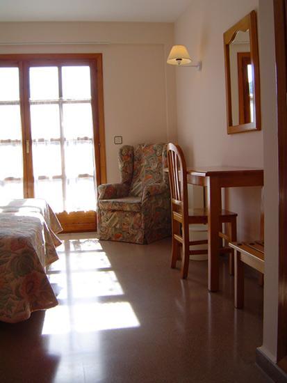 Hotel Anaya Puente la Reina de Jaca Room photo