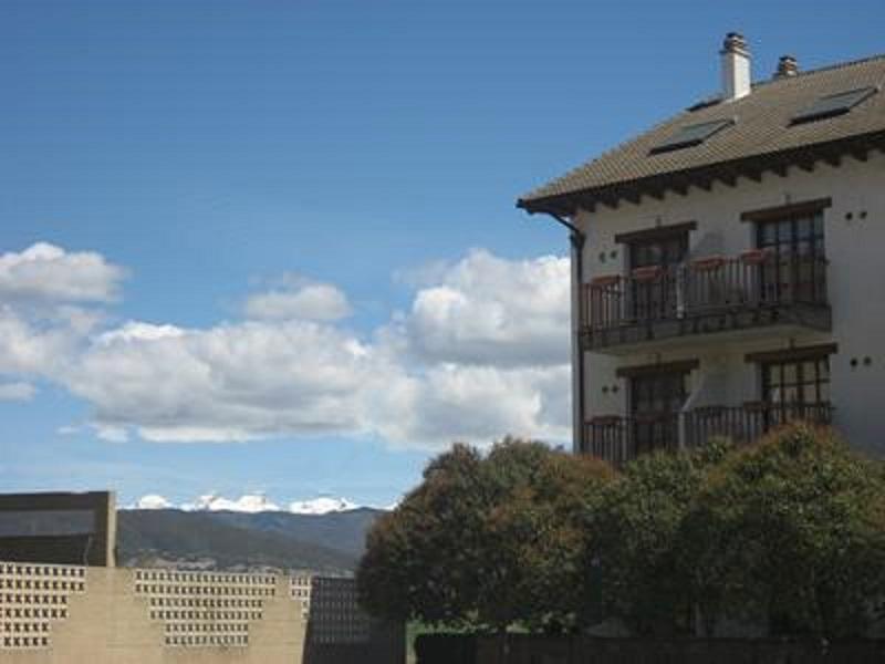 Hotel Anaya Puente la Reina de Jaca Exterior photo